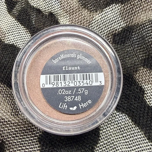 bareMinerals i.d. Glimmer Eyeshadow in shade “flaunt” - Picture 2 of 3